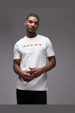 Tommy Hilfiger Camiseta blanca con estampado de banderas y logo de