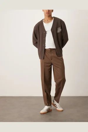 ASOS Pantalones de vestir marrones de corte tapered extragrande con pinzas delanteras de