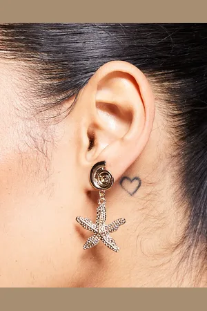 Kaiia Pendientes dorados con diseño desigual de estrella de mar y concha exclusivos de