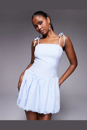 Kaiia Vestido corto a cuadros vichy azules con tirantes anudados y falda abullonada exclusivo de -Multicolor