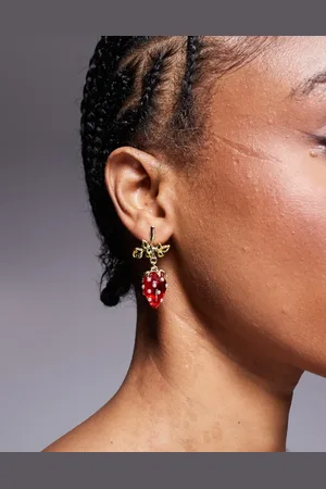 Kaiia Pendientes dorados y rojos con colgante de fresa y detalle de perlas exclusivos de
