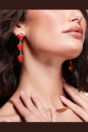 Kaiia Pendientes largos rojos y dorados con charms de fresas exclusivos de