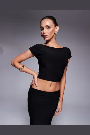 Kaiia Top corto ceñido con cuello barco y espalda escotada exclusivo de (parte de un conjunto)