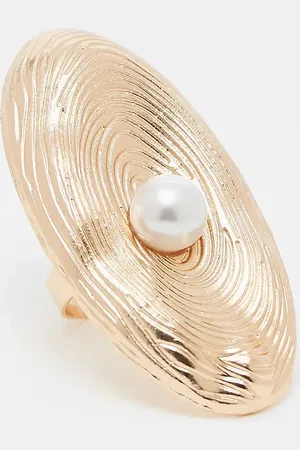 Kaiia Anillo ovalado con detalle de perla exclusivo de