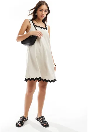 Object Vestido corto beis de corte acampanado con ribete azul marino de mezcla de lino de -Beis neutro
