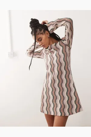 Reclaimed Vestido corto a rayas multicolores con mangas acampanadas de croché de