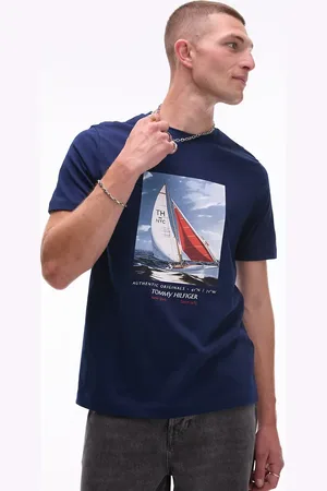 Tommy Hilfiger Camiseta azul marino con estampado gráfico de velero de