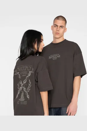 Multiply Apparel Camiseta marrón extragrande con estampado "All you need" de