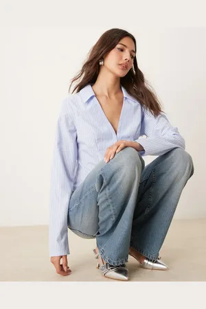 Miss Selfridge Camisa azul a rayas entallada de popelina de