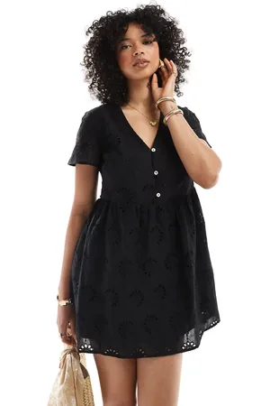 New Look Vestido corto amplio con bordado inglés de