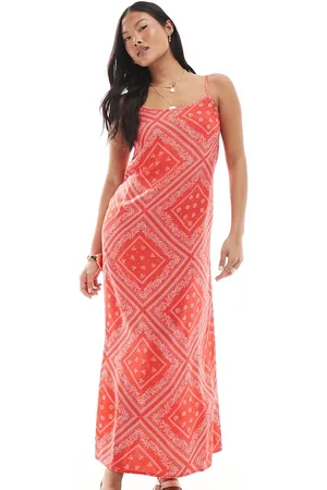 Miss Selfridge Vestido lencero largo de tirantes con estampado estilo bandana y cuello ancho de -Multicolor