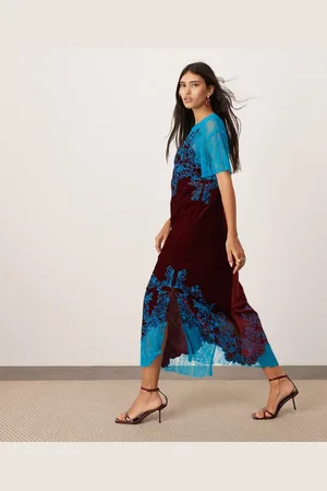 ASOS Vestido midi de corte recto de terciopelo con bordados y aplicaciones de encaje de -Multicolor