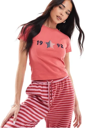 Daisy Street Camiseta corta roja con diseño encogido y estampado gráfico "1992" de (parte de un conjunto)