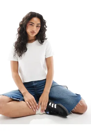 Monki Camiseta blanca con diseño encogido de
