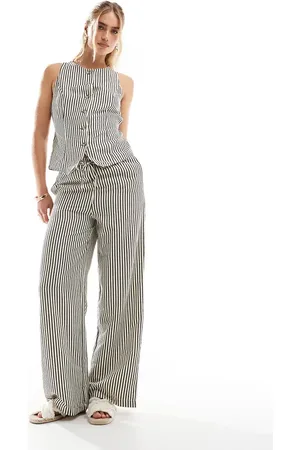 New Look Pantalones negros a rayas de pernera ancha de (parte de un conjunto)
