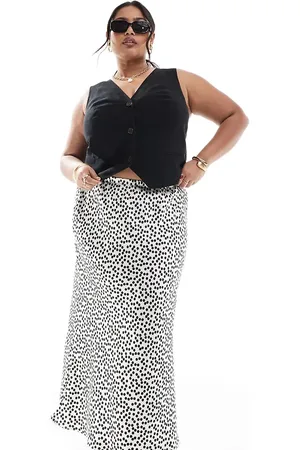 New Look Falda midi color crema de corte al bies con estampado de lunares de satén de New Look Curve-Blanco