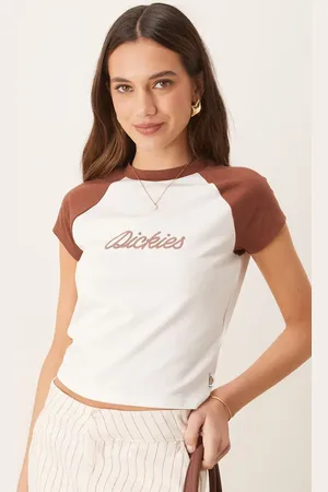 Dickies Camiseta blanco hueso y capuchino de manga raglán con diseño encogido y logo de cuerda de estilo wéstern de