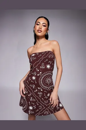 ASOS Vestido corto con vuelo, estampado de cachemir y escote palabra de honor de -Multicolor