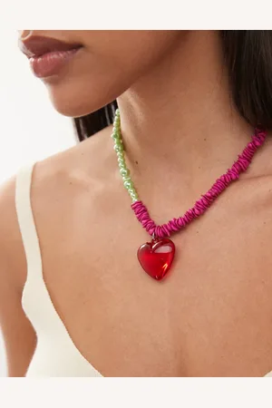 Reclaimed Collar con colgante de corazón y fragmentos de estilo coral de