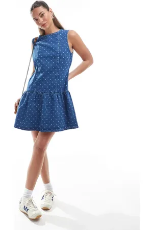 ASOS Vestido vaquero corto con cintura baja y estampado de lunares de