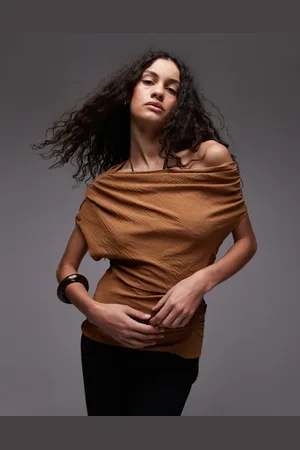 MANGO Top color óxido asimétrico y fruncido de -Marrón