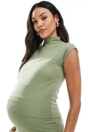 Mama;licious Top verde liquen con mangas de casquillo y cuello barco de punto liso de Mamalicious (parte de un conjunto)