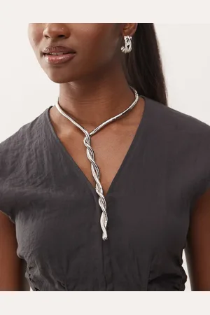 Reclaimed Collar multiposición con diseño flexible de