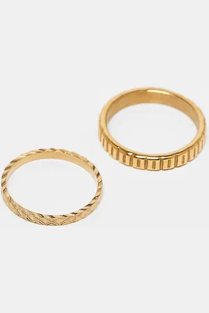 ASOS Pack de 2 anillos dorados con diseño en relieve de acero inoxidable resistente al agua de