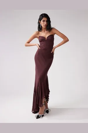 ASOS Vestido largo con detalle estilo corsé y bajo asimétrico de volantes de -Rojo