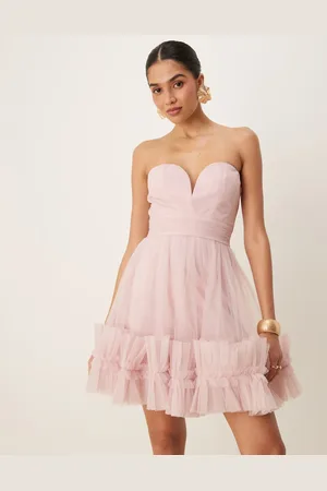 Lace & Beads Vestido corto rosa pastel con escote corazón y volantes en el bajo de tul de