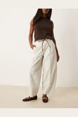 ASOS Pantalones de sastre color de corte barrel extragrande con detalle de pinzas de -Neutro