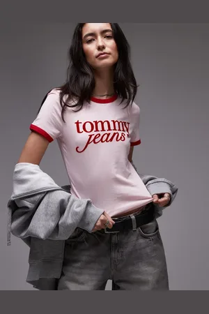 Tommy Hilfiger Camiseta rosa con ribetes rojos y logo de texto de