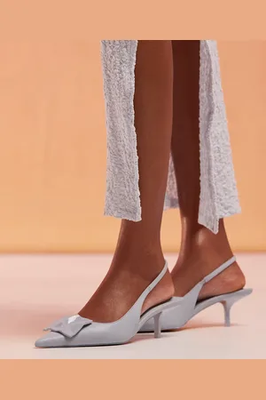 ASOS Zapatos azules de tacón bajo con tira talonera y detalle cuadrado Sizzle de