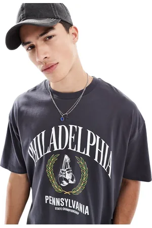 ASOS Camiseta gris carbón de corte cuadrado extragrande con estampado gráfico deportivo de