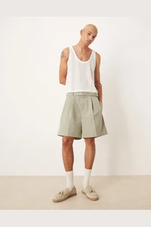 ASOS Pantalones cortos de vestir verdes de corte ancho con pinzas delanteras y detalle de cinturón de