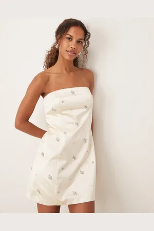 Abercrombie & Fitch Vestido color crema sin tirantes de satén con diseño adornado de -Blanco