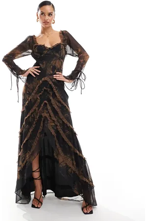 ASOS Vestido largo de manga larga con bajo asimétrico, volantes y estampado de -Multicolor