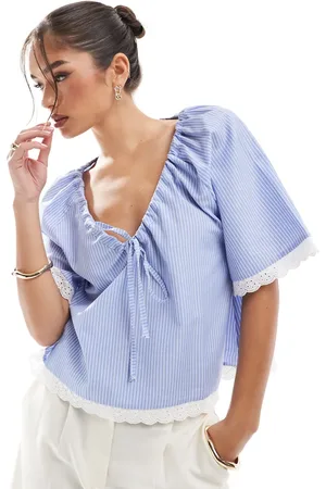 ASOS Blusa azul a rayas cómoda con cuello fruncido de