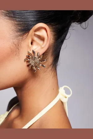 Kaiia Pendientes de botón dorados con diseño de sol en espiral de