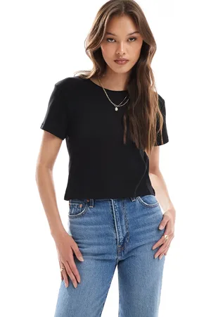 Monki Camiseta negra con diseño encogido de