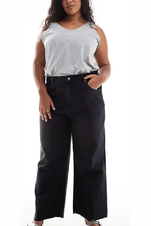 ASOS Vaqueros capri negro lavado de pernera ancha de ASOS DESIGN Curve
