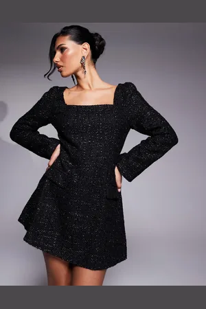 In The Style Vestido de sastre corto estructurado con cuello cuadrado y detalle de bolsillo de bouclé de x Hannah Brown
