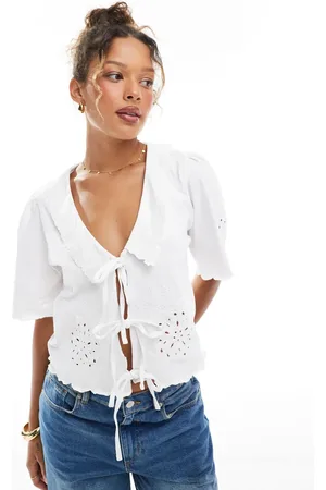 ASOS Blusa de tarde color con solapas y detalle de bordado inglés de -Blanco