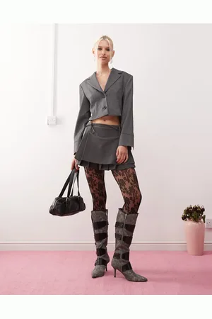 Urban Revivo Minifalda plisada con diseño a capas y detalle de lazada de