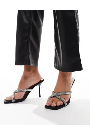 Simmi London Mules negros con correas adornadas cruzadas Aubriella de SIMMI London