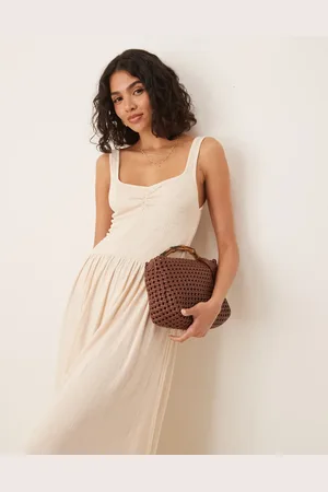 ASOS Vestido midi color con escote corazón de tejido rugoso de -Neutro
