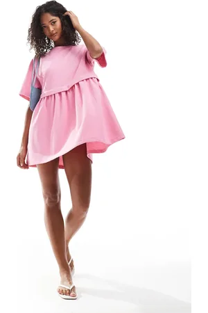 Miss Selfridge Vestido amplio y escalonado de manga corta de -Sin color