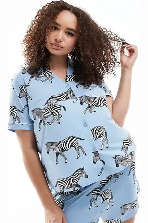 Chelsea Peers Pijama corto azul con estampado de cebras y cuello de pico de poliéster de Curve