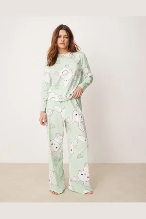ASOS Pijama verde con estampado de conejos de top de manga larga y pantalones de