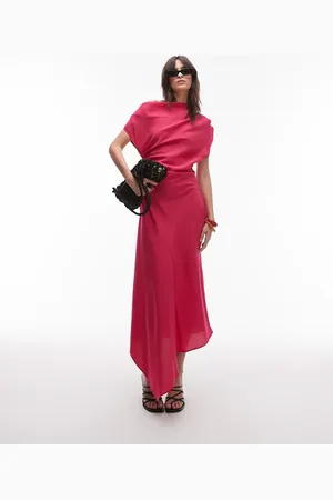 MANGO Vestido frambuesa con hombro caído y cuerpo fruncido de